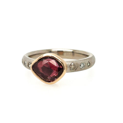 Rosecut sapphire ring