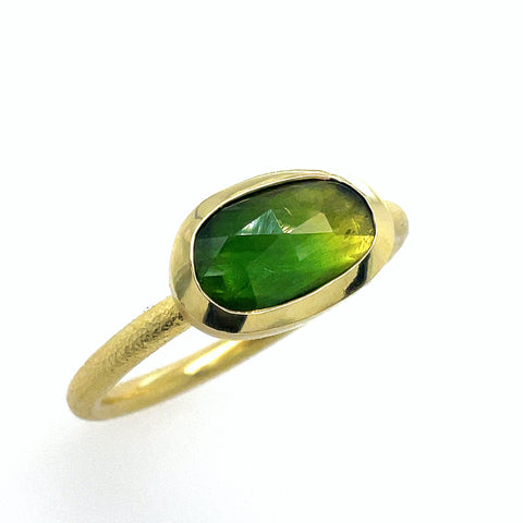 Bicolor green sapphire ring