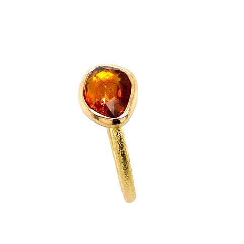 Rose-cut 18 karat yellow gold Burnt Orange Sapphire Ring